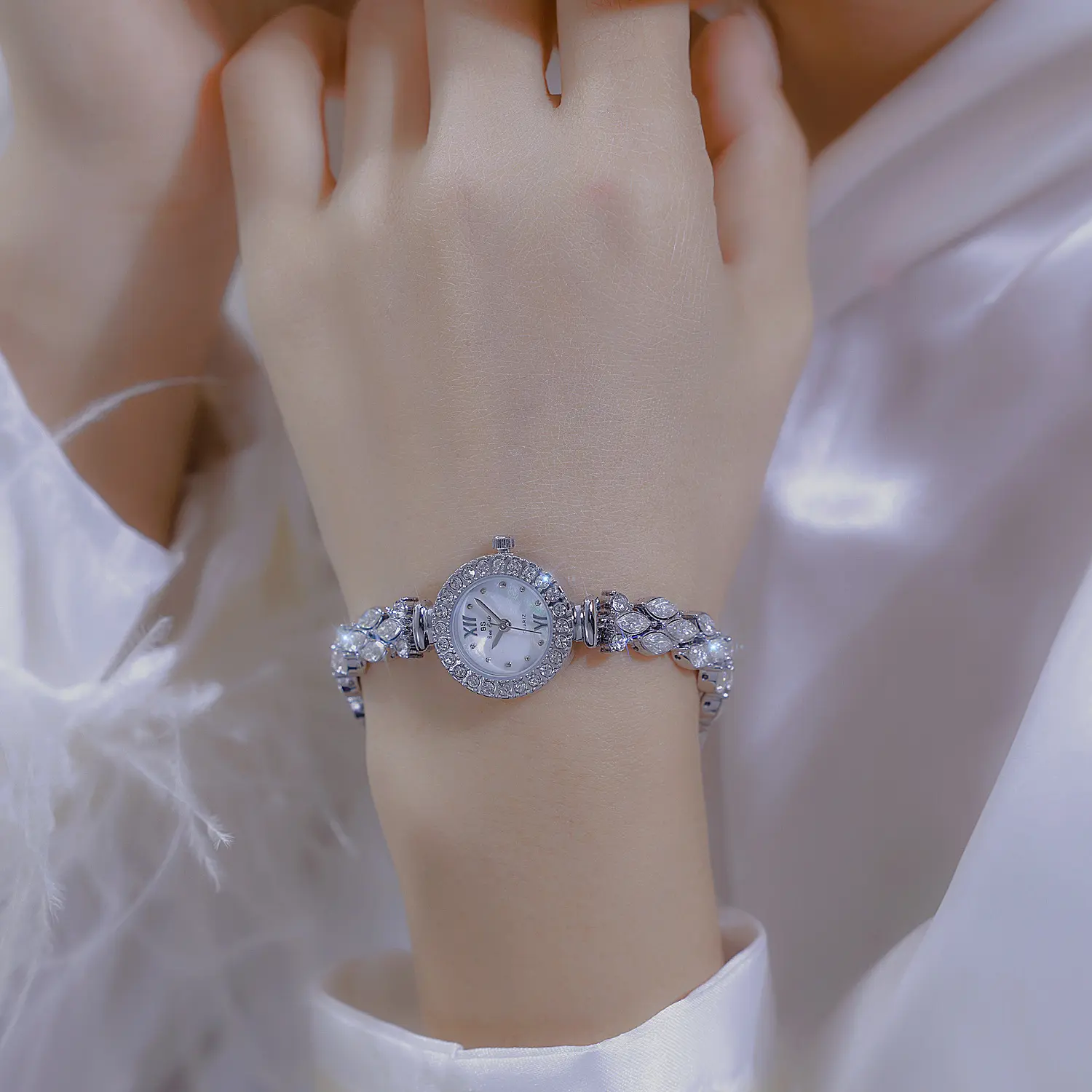 Baita Starry Horse Eye Zircon Light Luxury