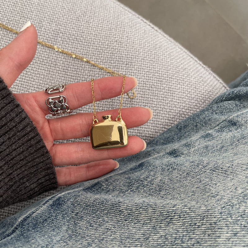 Ebdstud 167 Small Perfume Bottle Necklace