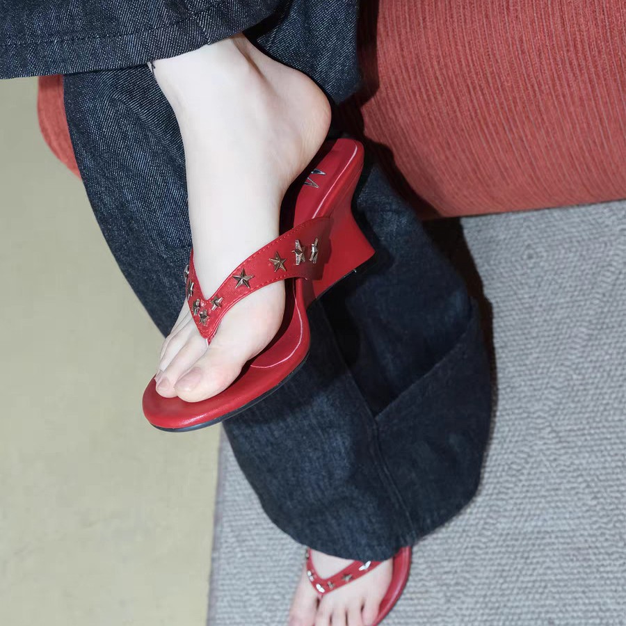 Rivet-style Trendy Flip-flop High-heeled Sandals