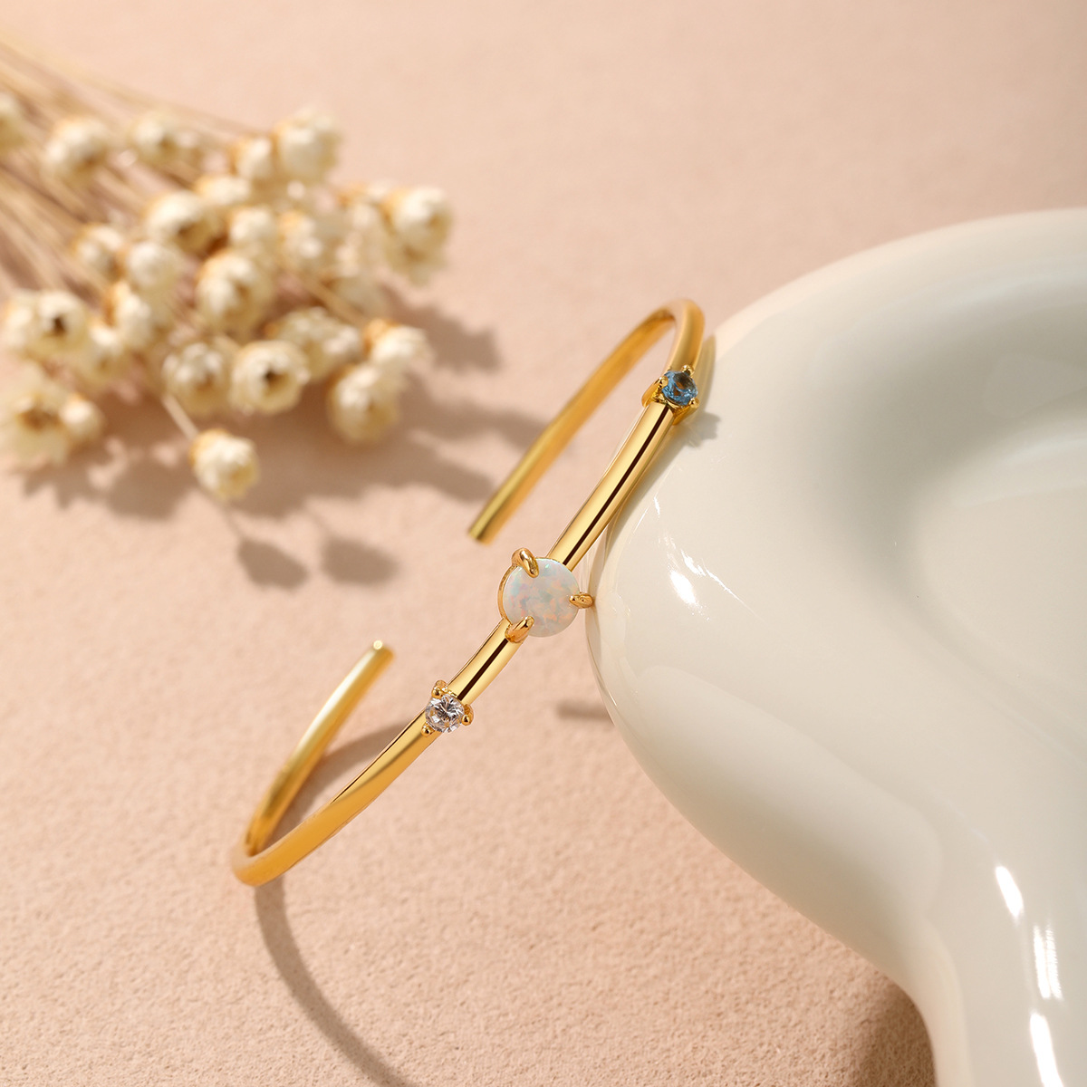 A Niche High-end Bracelet Featuring Diamond-studded Zircon Accentsa Perfect Commemorative Piece