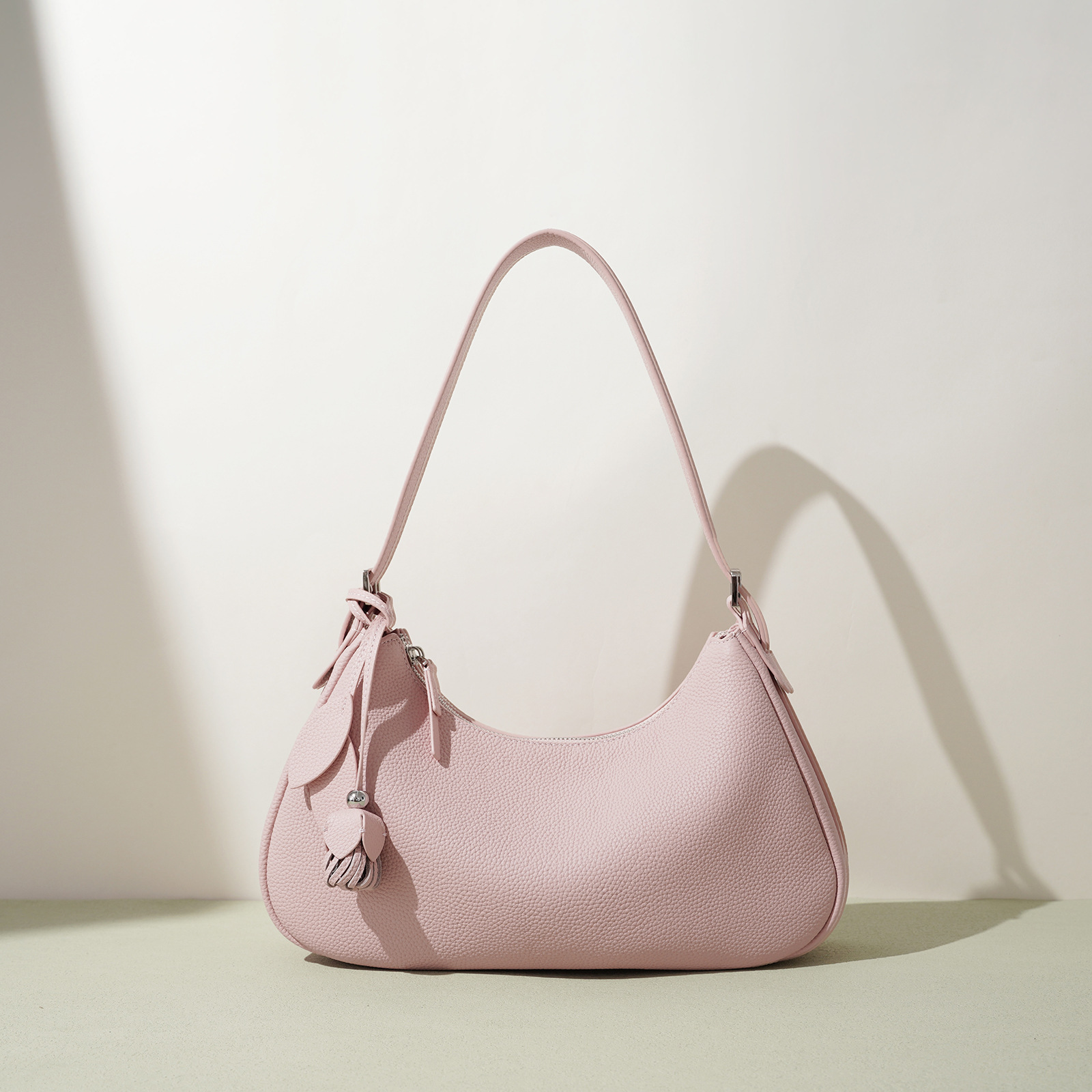New Crescent-shaped Baguette Underarm Bag