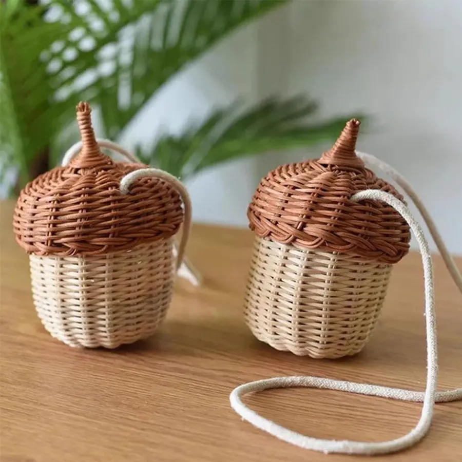Wind Acorn Pure Hand-woven Rattan Hand Bag