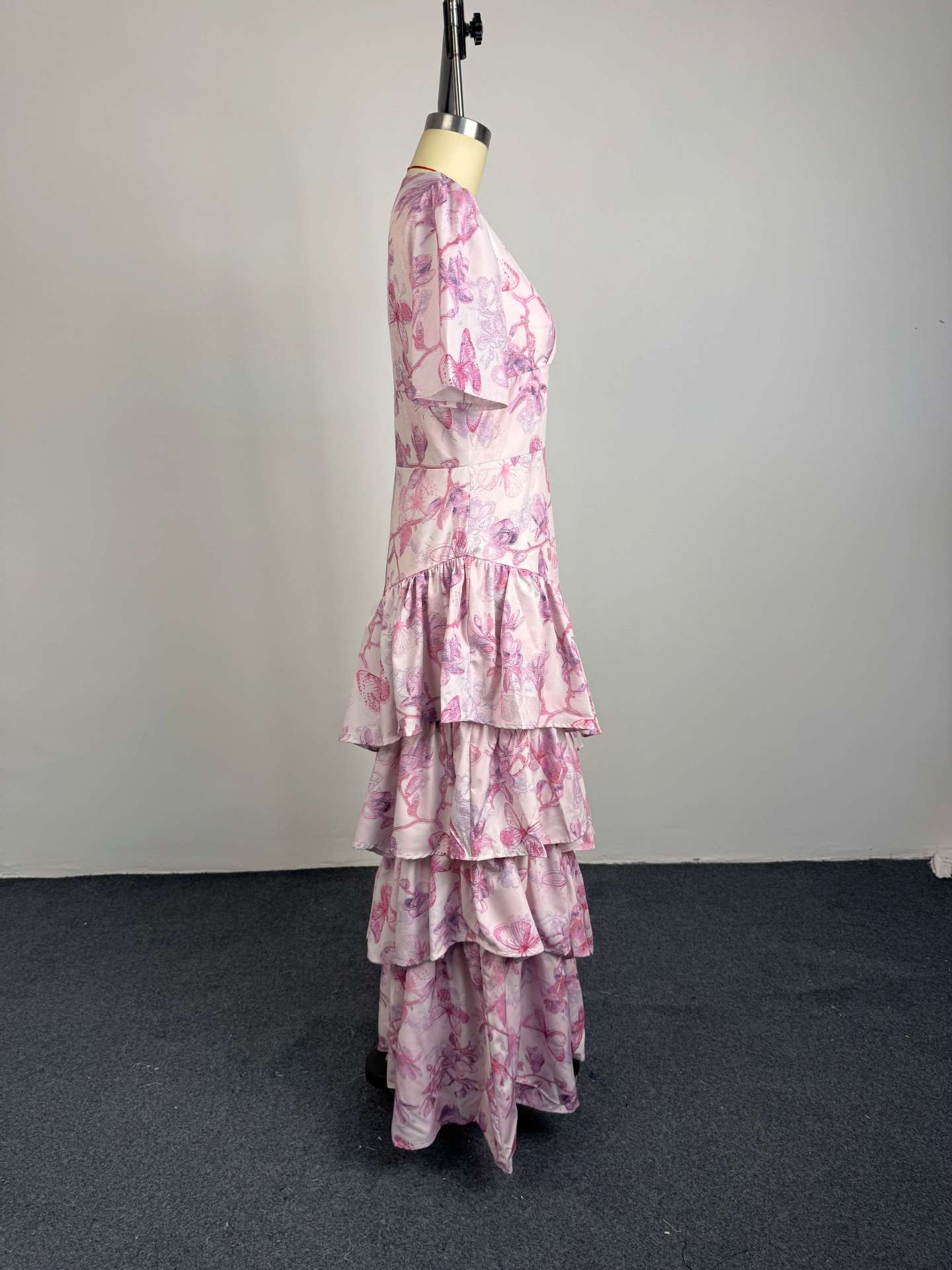 V-neck Floral Ruffled Slim-fit Long Mermaid Dress 2ee2324d 3473 44c1 B4aa 6ffed02382d5
