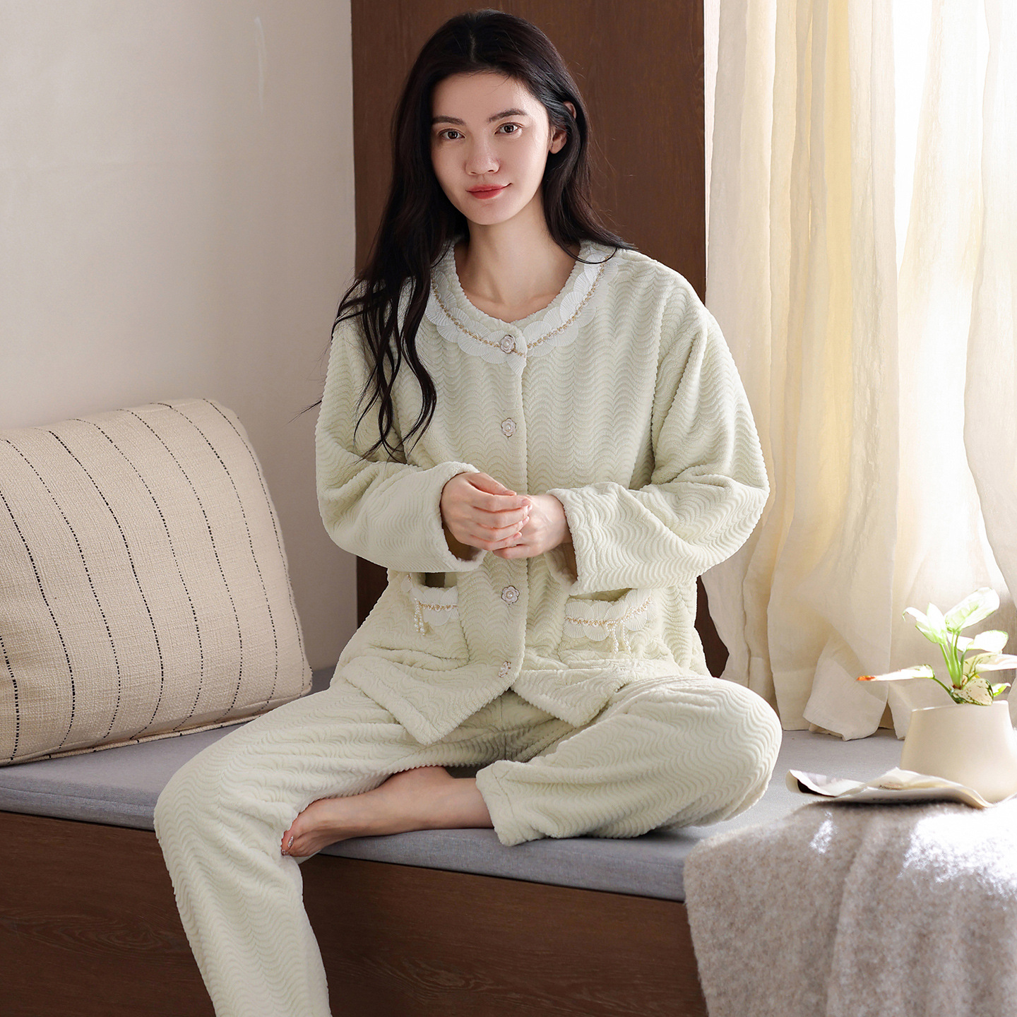 Women's Flannel Warm Cardigan Thickened Pajamas - Image 9
