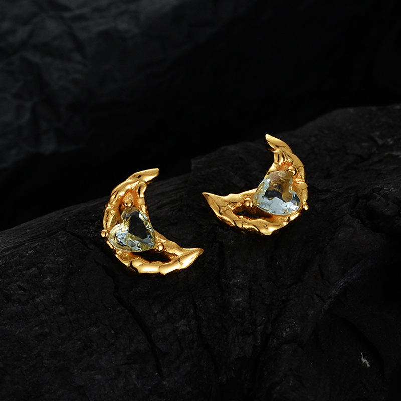 Women's Small And Simple Love Heart Earrings