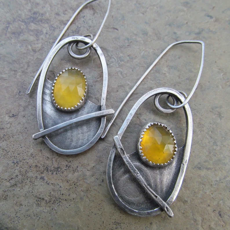 Retro Fashion Oval Semi-hollow Alloy Women's Earrings