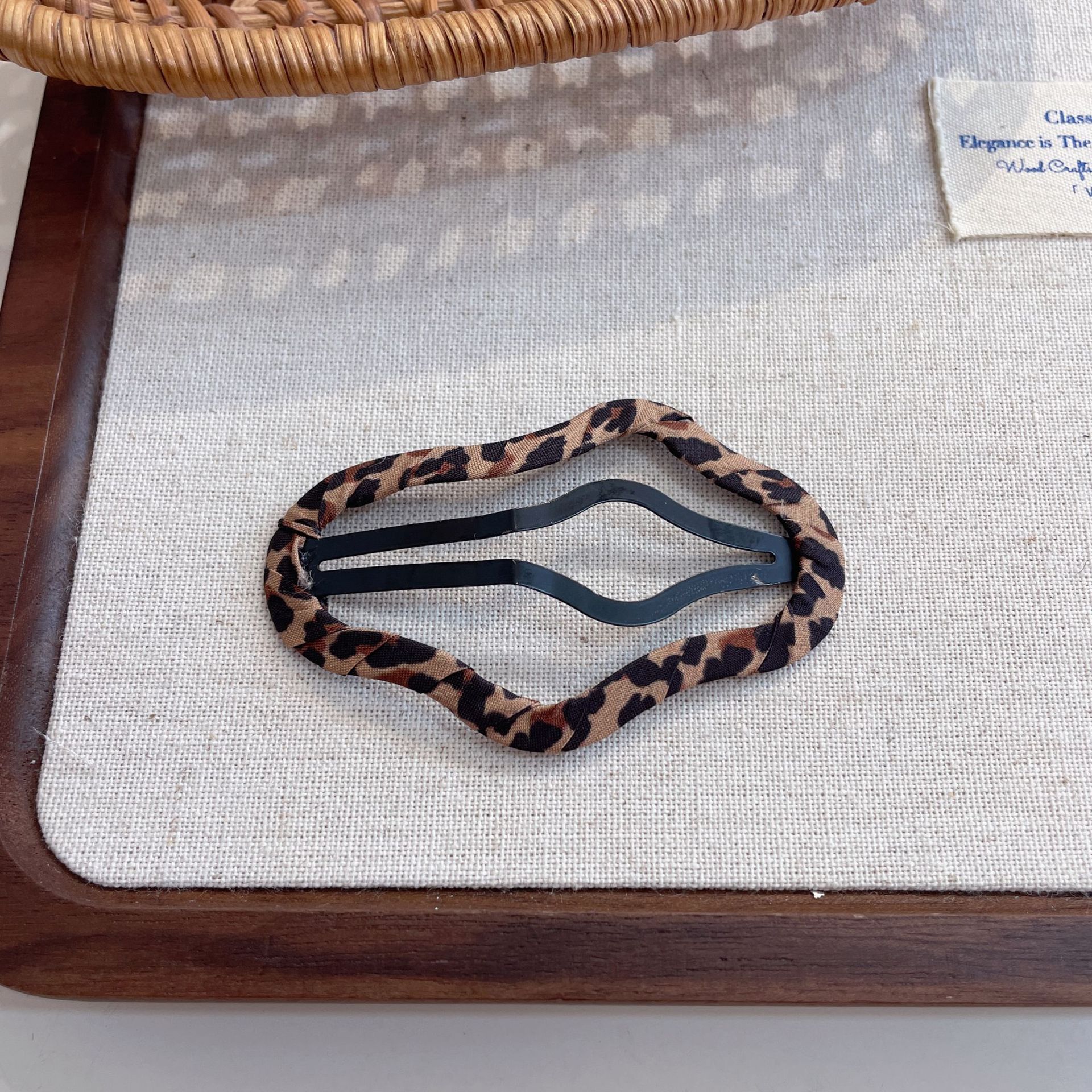 Retro Leopard-Print Bang Clip Simple And Chic Hairclip For Women To Style Fringe Or Loose Strands