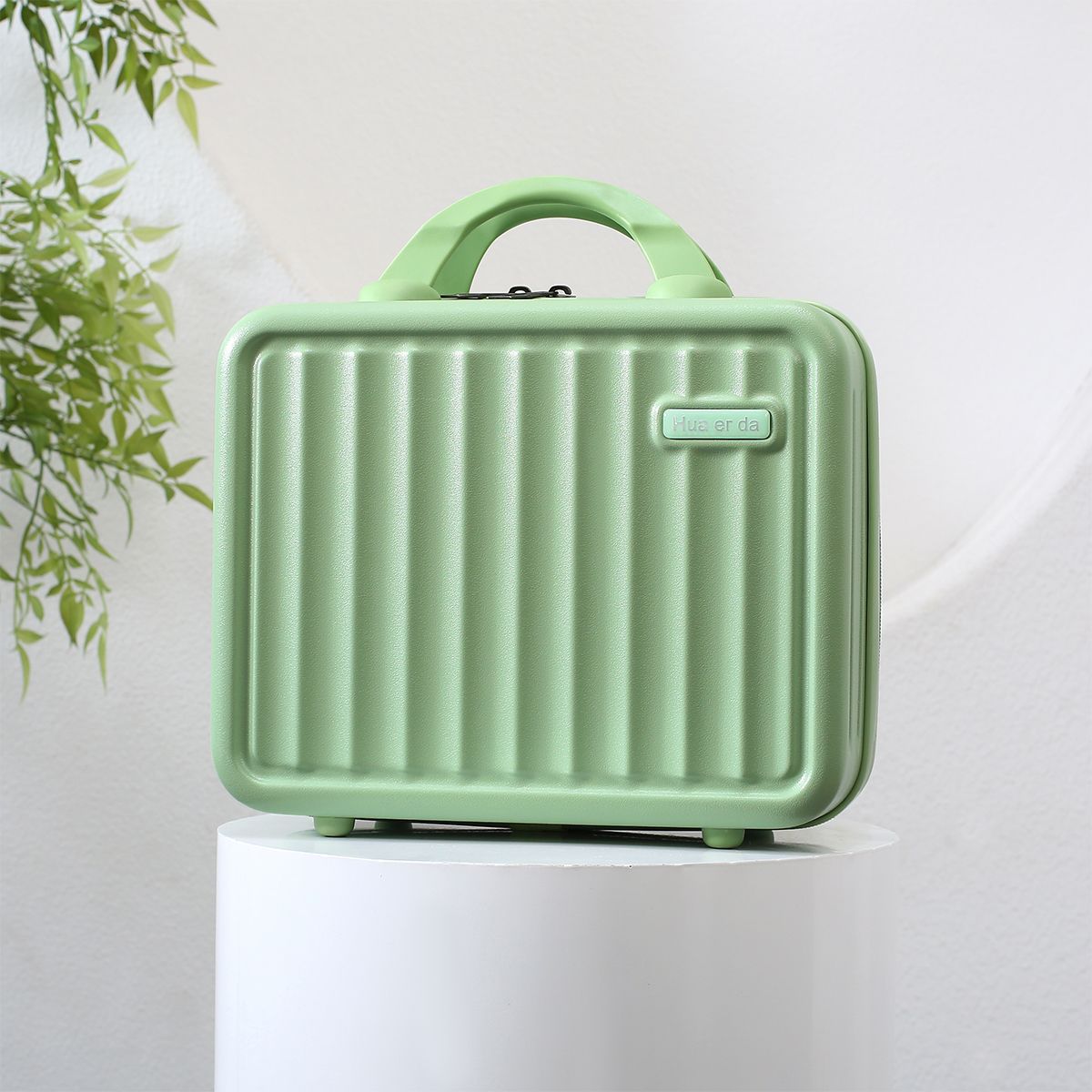A Lightweight Compact Suitcase With Sleek Minimalist Design