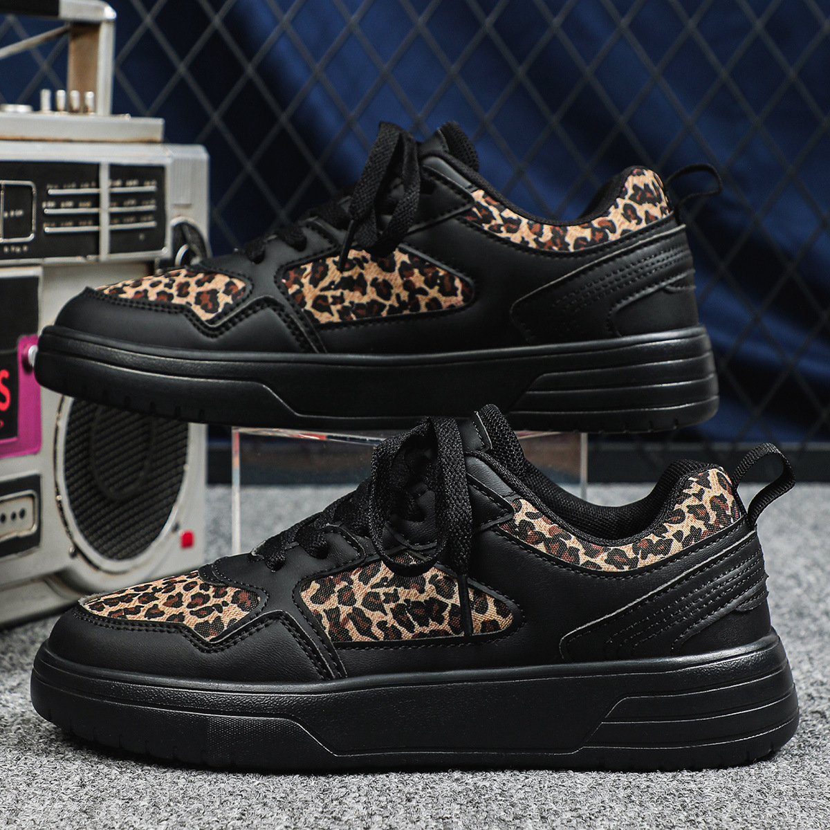 Stylish Outdoor Shoes With A Personalized Leopard Print