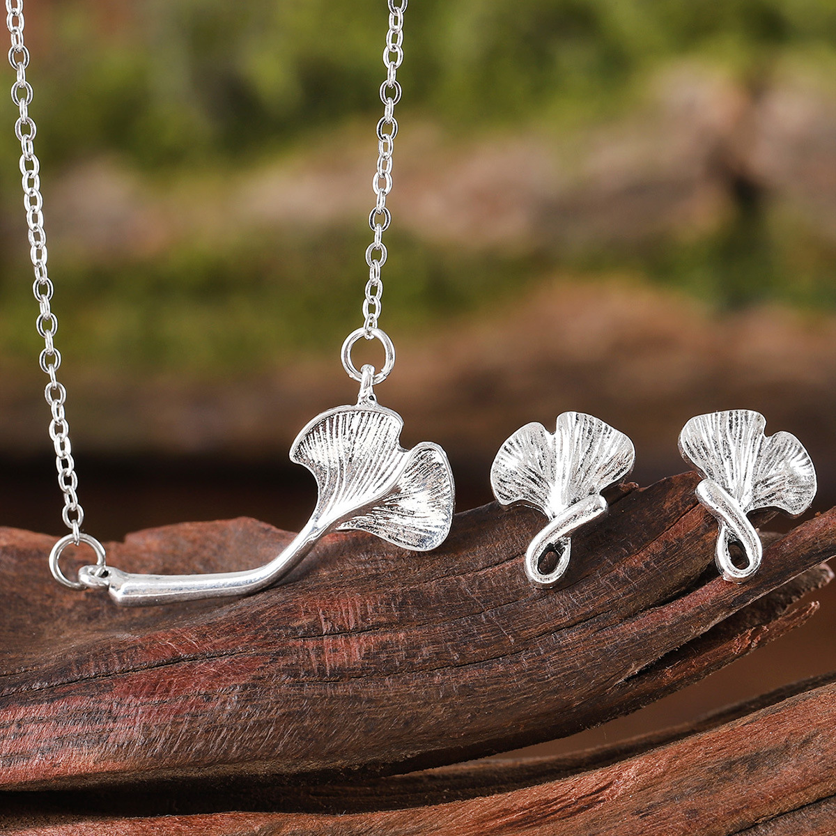 Retro Alloy Ginkgo Leaf Earring And Necklace Set
