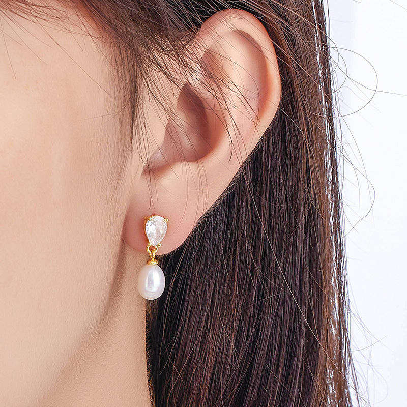 Freshwater Pearl Water Drop Pear-shaped Zircon Earrings