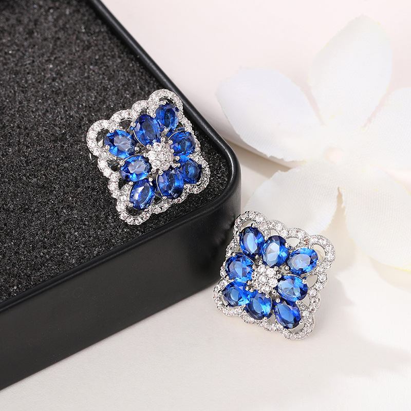 Personalized Design Exaggerated Ear Studs