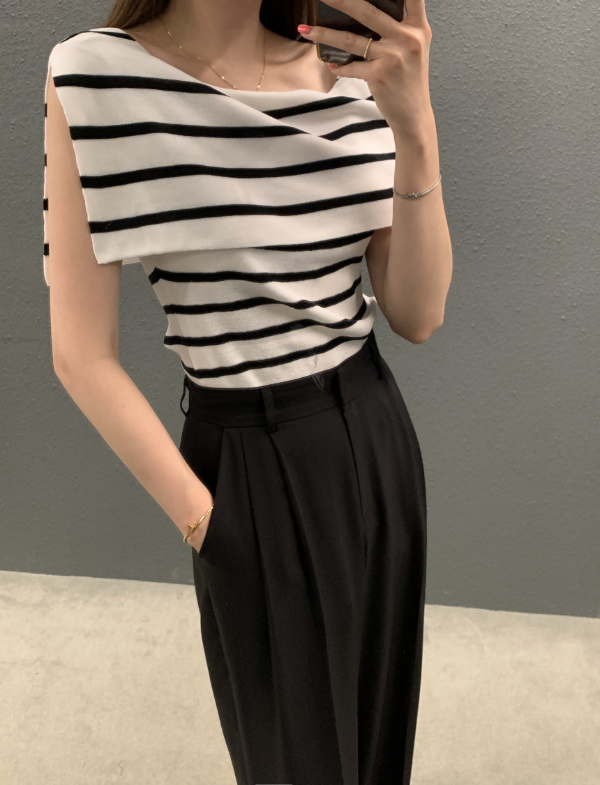Striped Designer-Style Knitted Top With Side Slit Sleeveless 17 309bd15e ab65 4e71 83b7 bcd946e07cf1