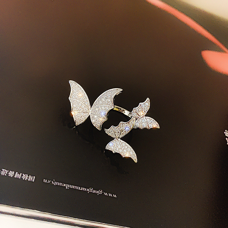 Exaggerated Butterfly-Shape Minimalist Ring