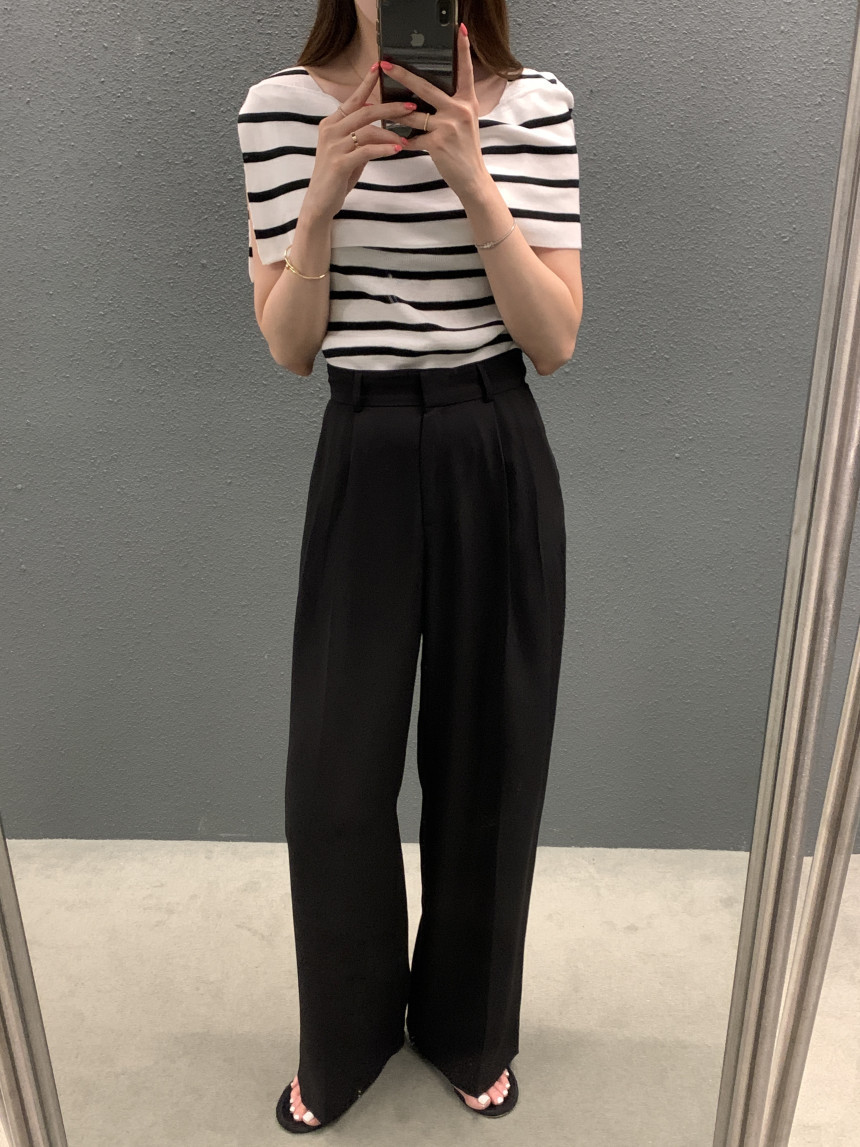 Striped Designer-Style Knitted Top With Side Slit Sleeveless 40 30d7e71d 4e3b 4320 90c3 cf1fc33f2866