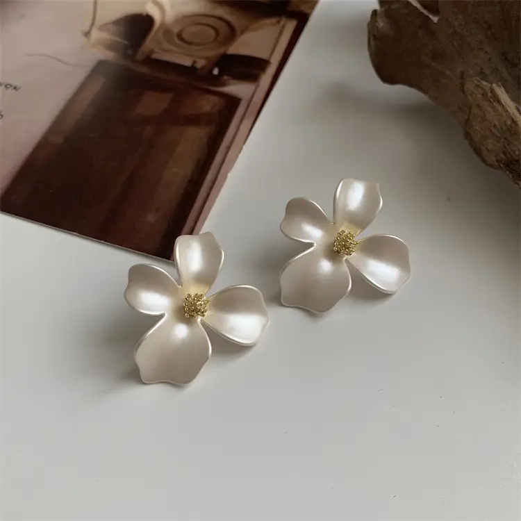 Super Fairy Painted Flower Stud Earrings Female French Retro Personality