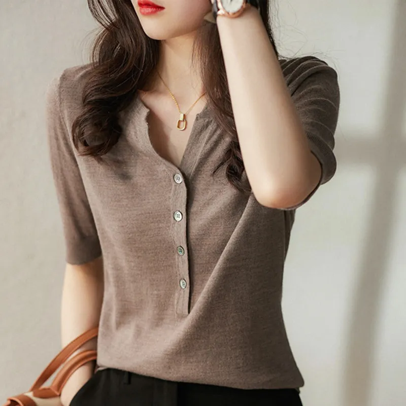 Women's Fashion Slim-fit Half-sleeve T-shirt - Oatmeal Color