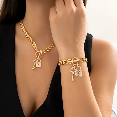 Thick Chain with Shiny Lock and Key Pendant Necklace