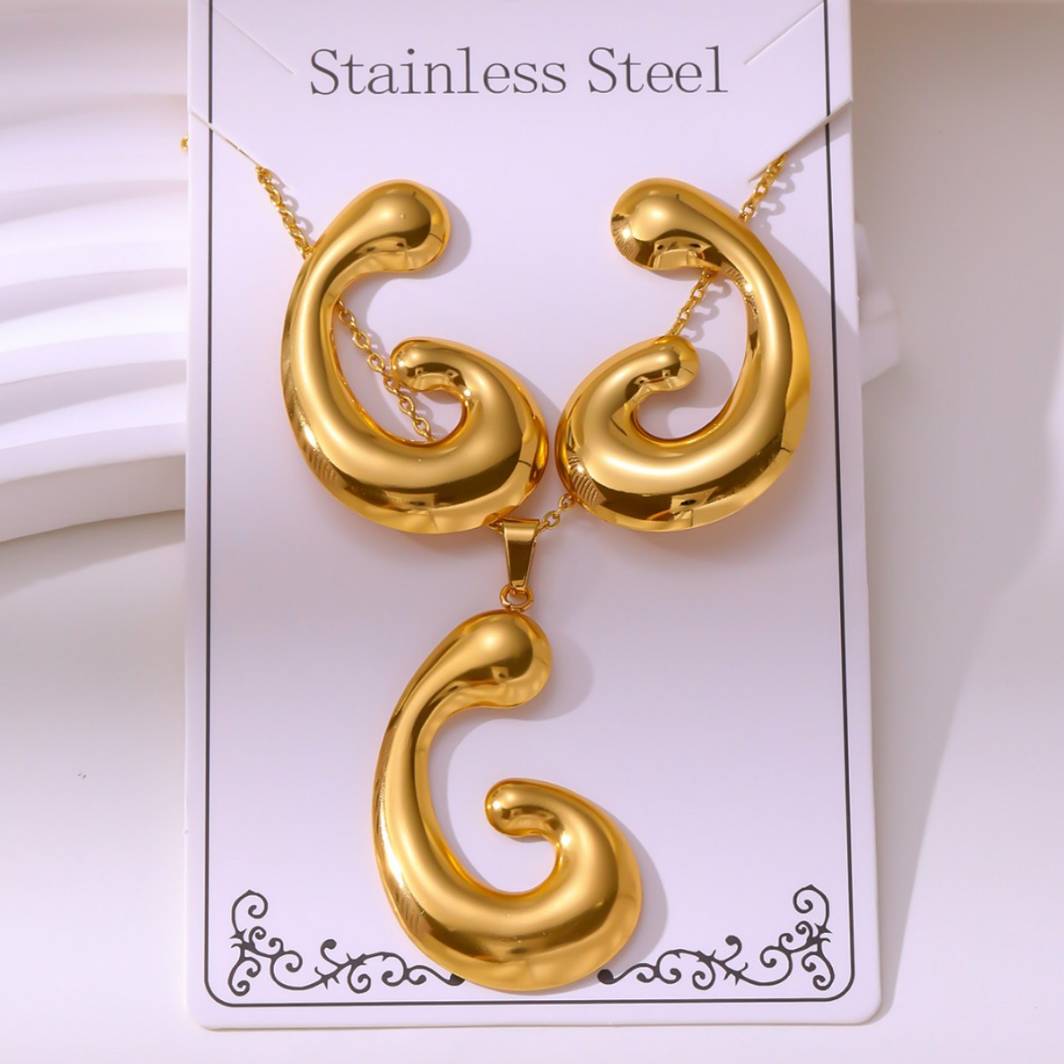 Oil-pressure Set Vintage Palace-style Stud Earrings And Necklace Non-fading Stainless Steel Gold-plated Jewelry