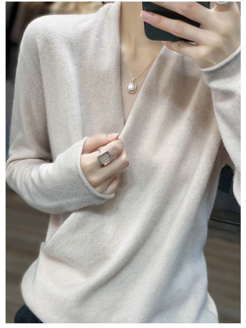 Title 25, Pure Wool V-neck Women