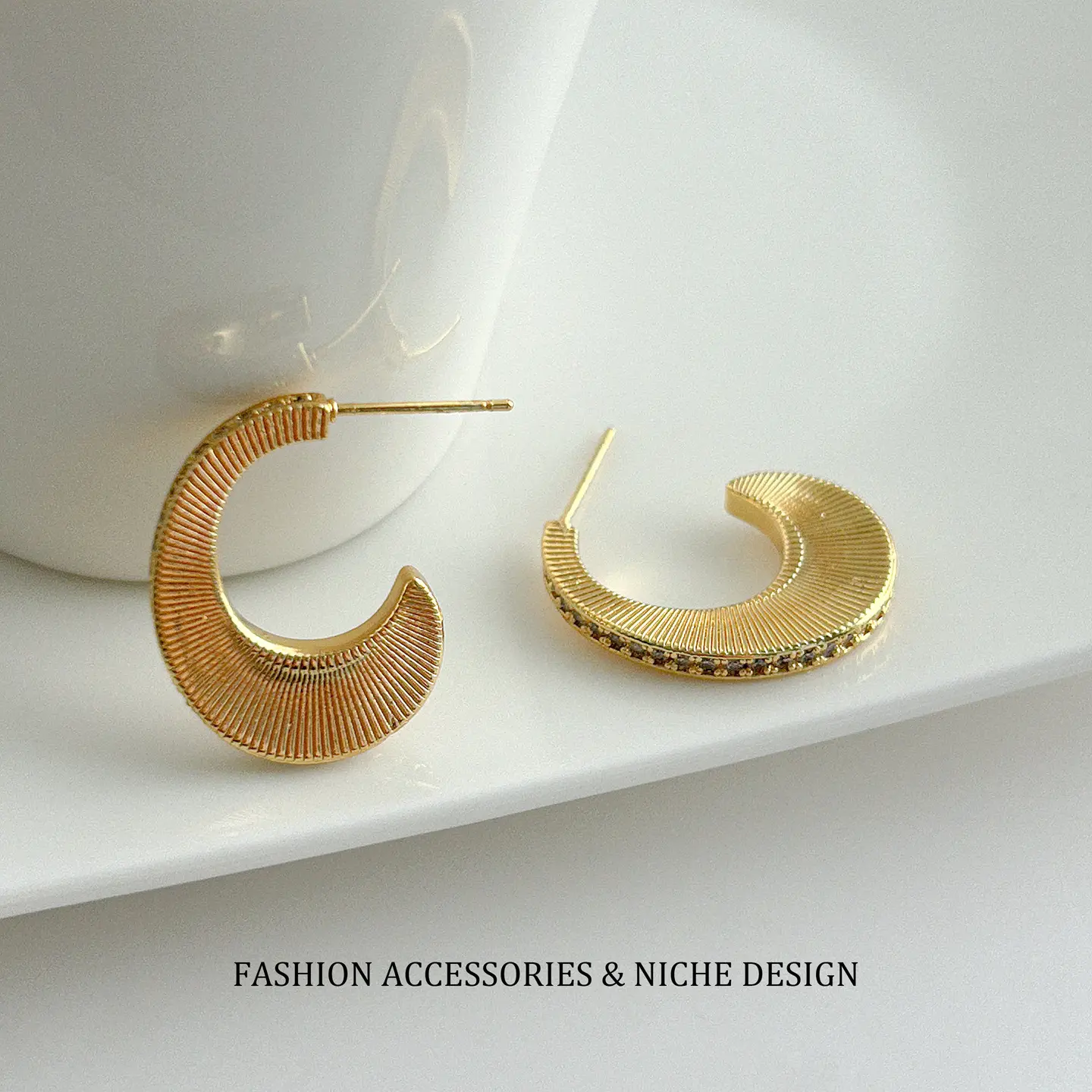 French-style Geometric C-shaped Stud Earrings Minimalist Striped