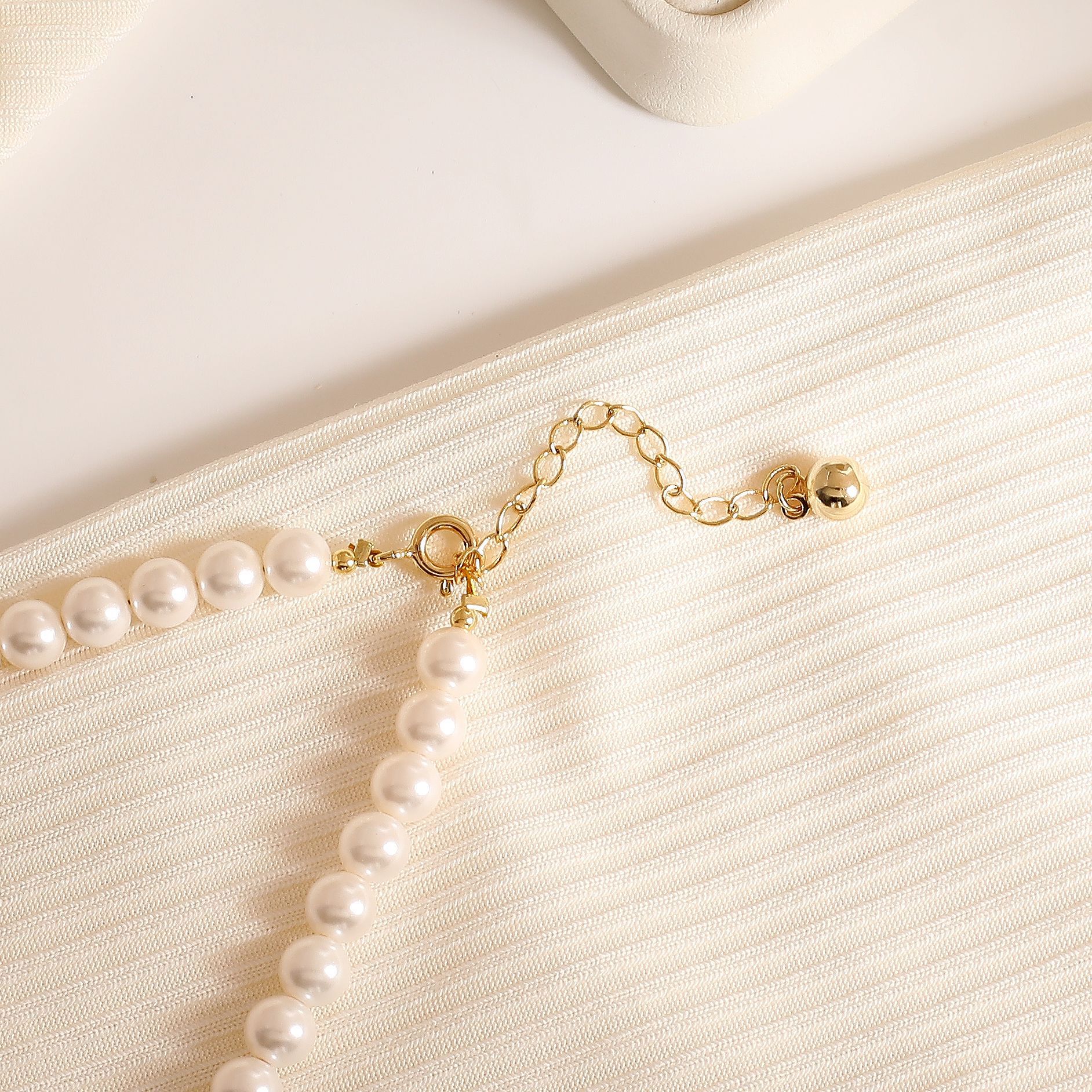 Perfect Circle High-grade Micro Glass Bead Necklace