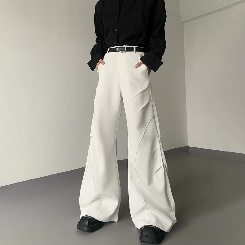 American-style Design With White Patchwork And Flowing Draped Pleats