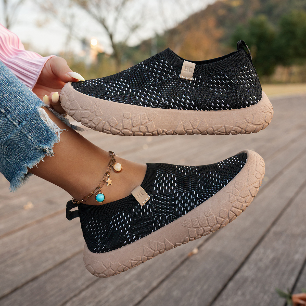 Height-increasing Lightweight Breathable Non-slip Soft-soled Walking Shoes