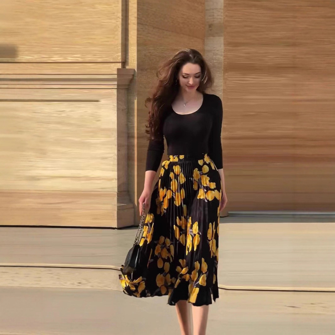 Women's New Long Sleeve U-neck Slim-fit Printed Skirt Two-piece Set
