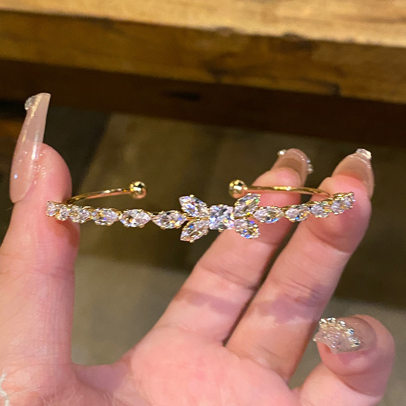 Full-diamond Vintage Design A Versatile High-end Light-luxury Piece Of Jewelry