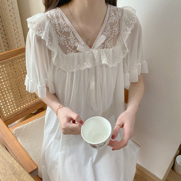 Plus-sized Knee-length Short-sleeved Lace Loose Sweet Nightdress