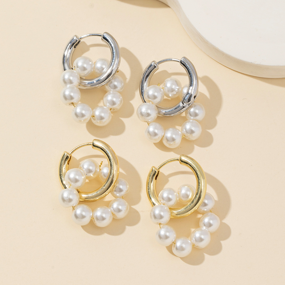 Pearl And Circle Design Fashion Earrings