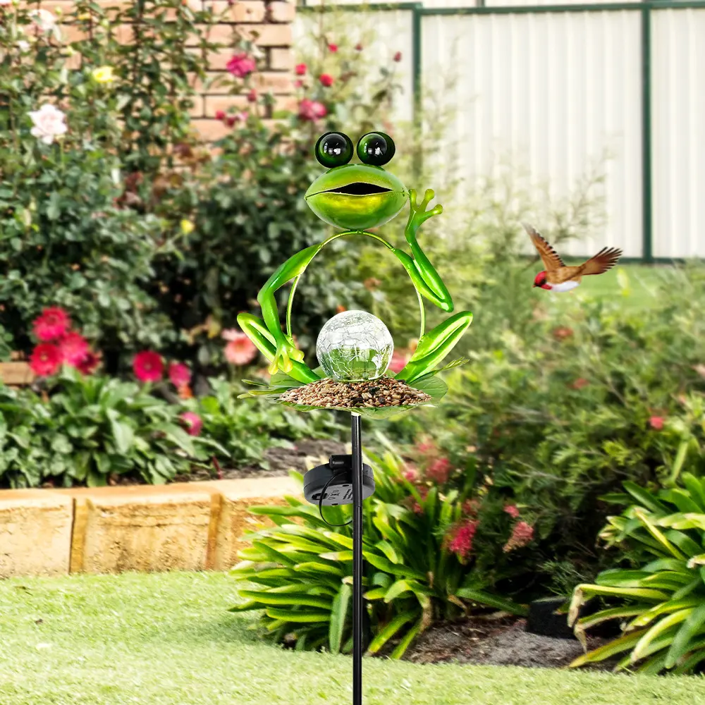 Creative Fashion Solar Iron Frog Outdoor Lamp