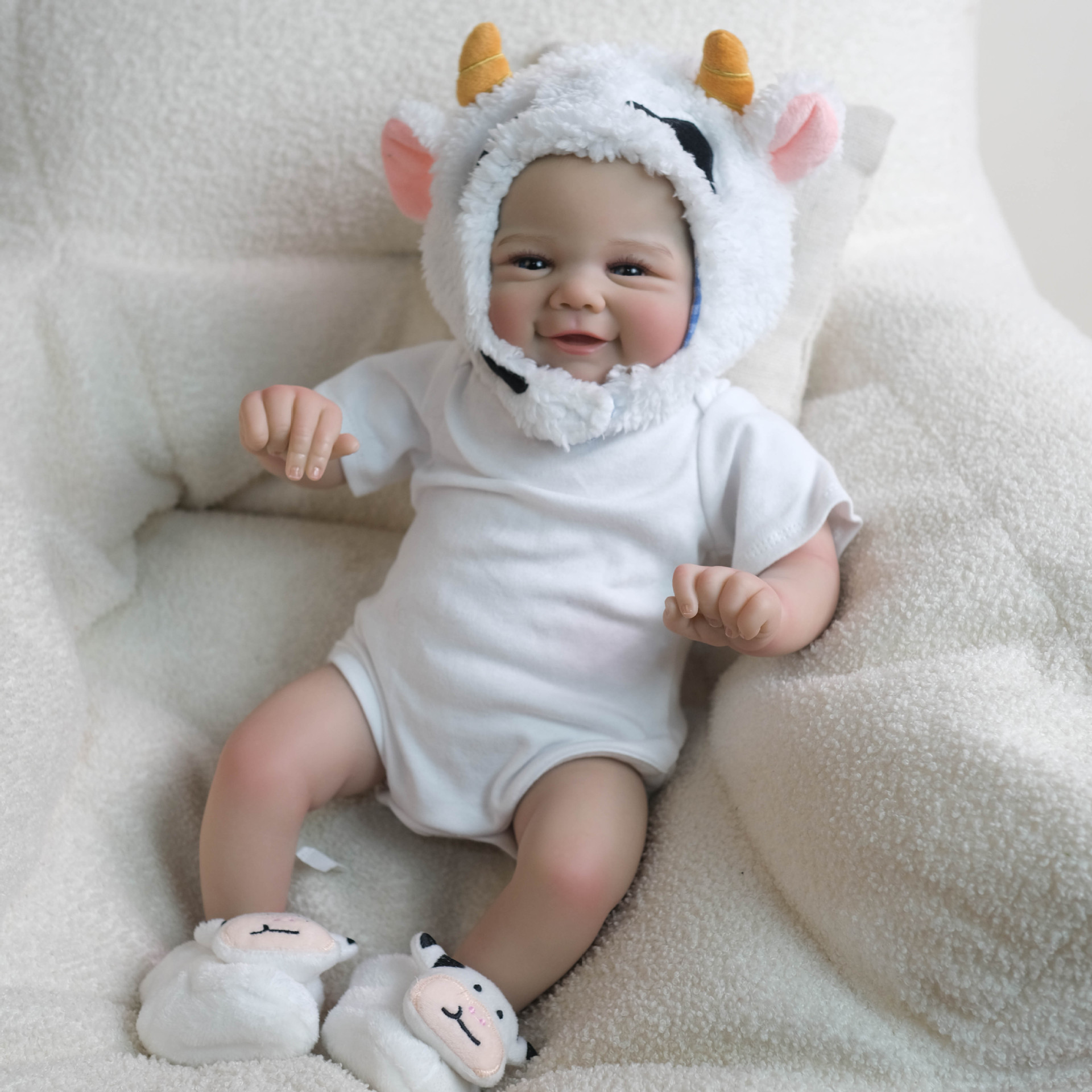 19-inch Cow Hat Handmade 3D Doll With Visible Skin Veins And Blood Vessels For A Lifelike Look