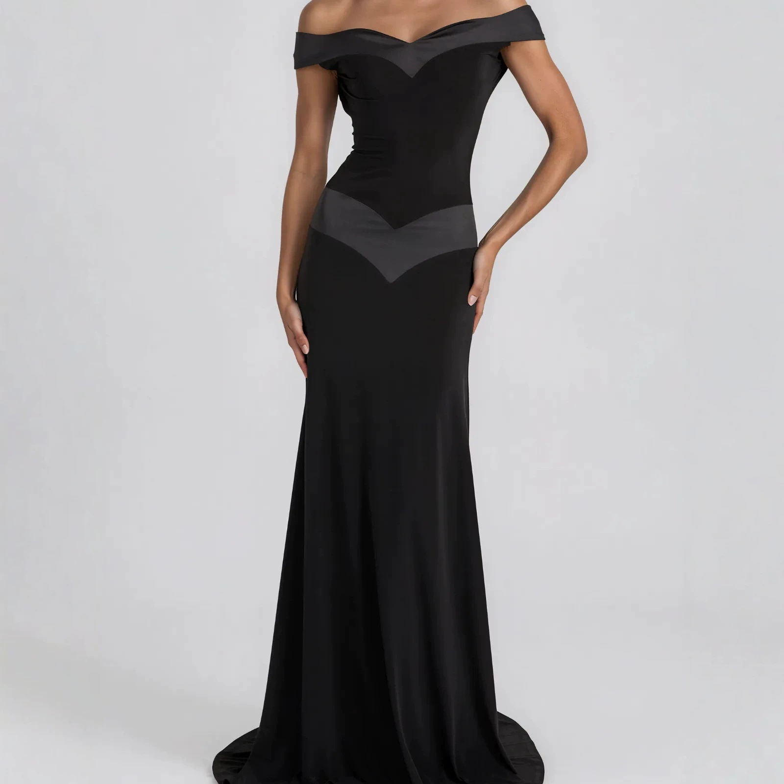 One-shoulder V-neck Panelled Mermaid Dress 5