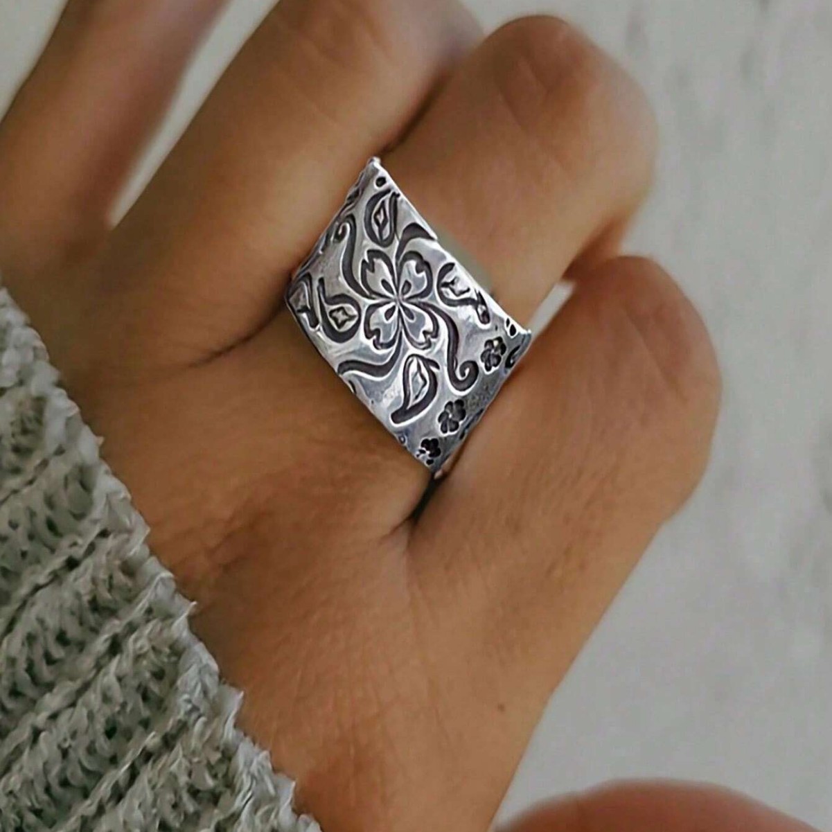 Carved High-end Chic Niche Hand Jewelry Ring