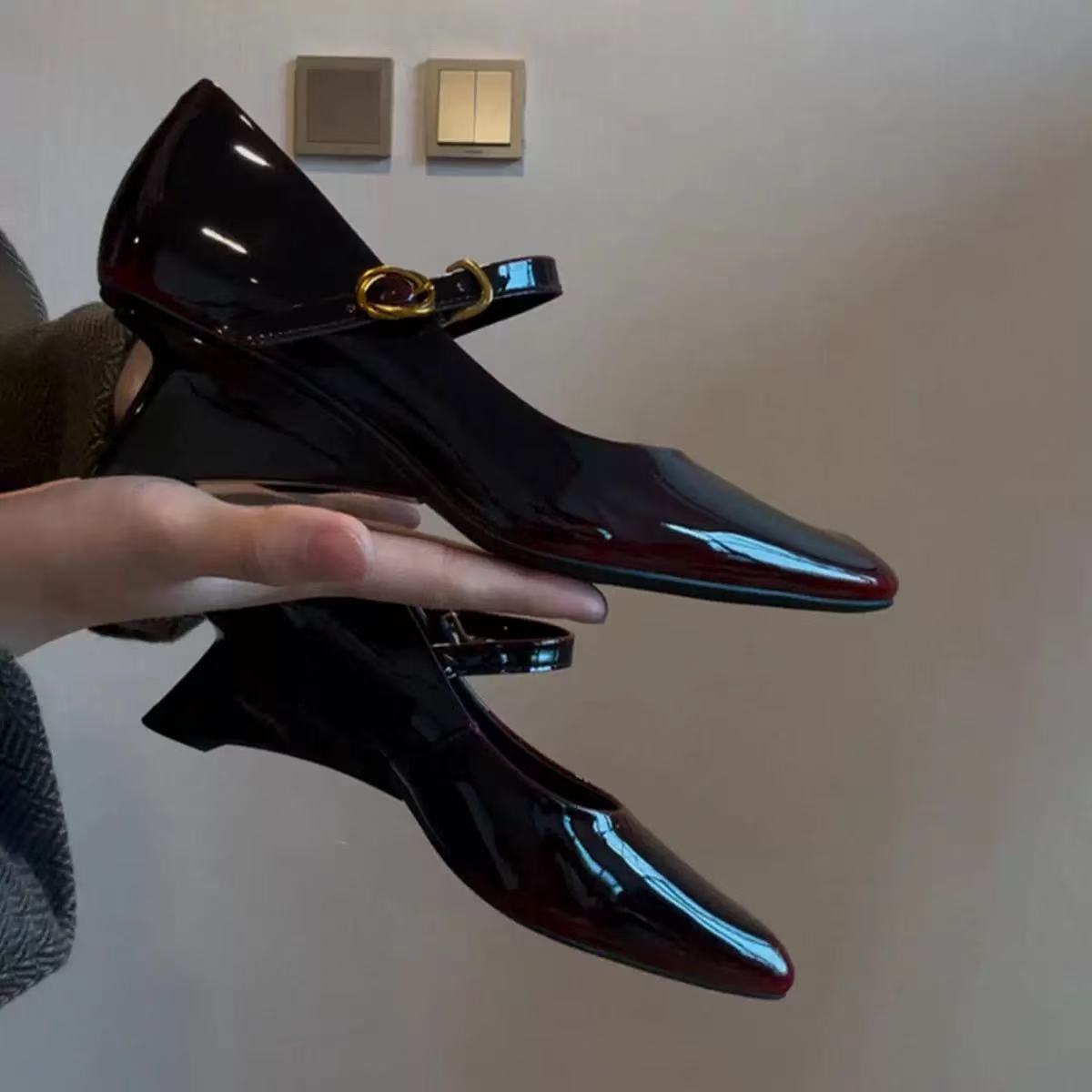 Low-cut High-heeled Leather Pumps