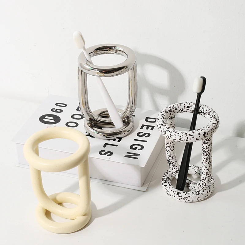 Creative Ceramic Toothbrush Shelf In The Bathroom
