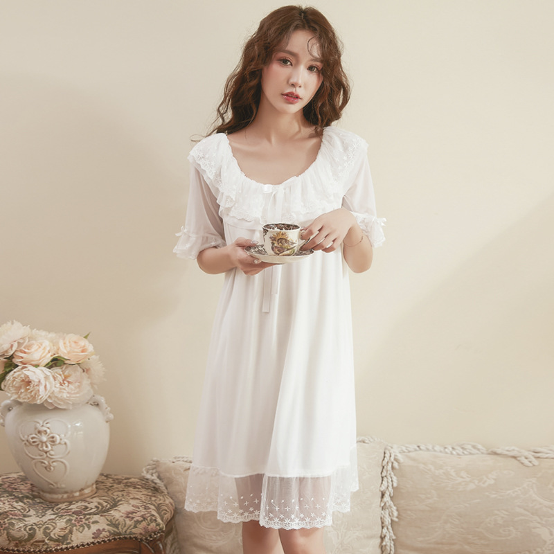 U-neck Short-sleeve Lace Royal-style Nightdress