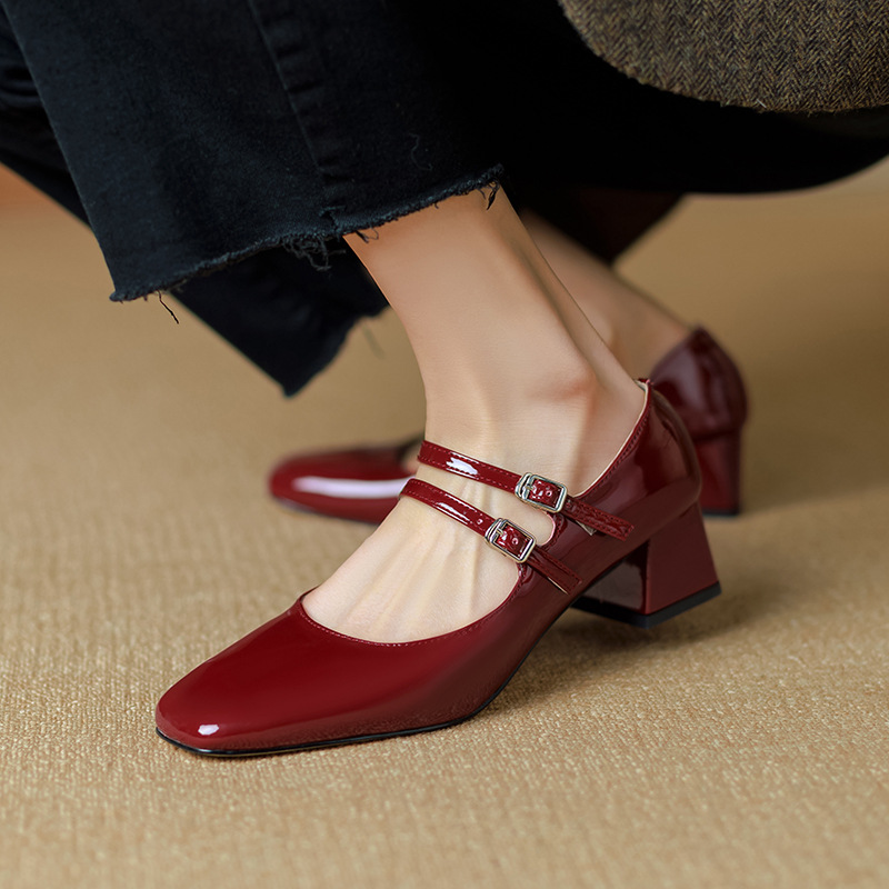 Womens Red Low-heeled Peep-toe Pumps