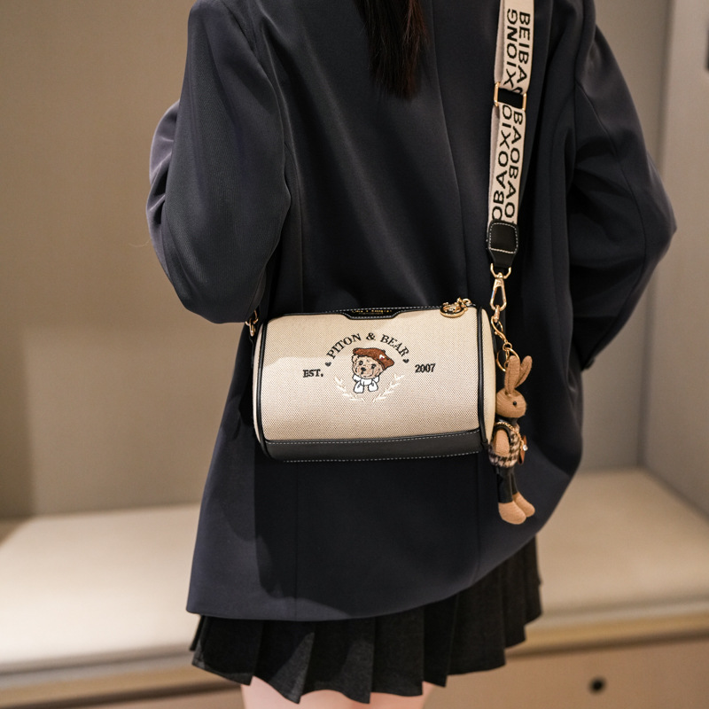 Urban Minimalist Stylish Casual And Commuter Womens Shouldercrossbody Bag A Retro Classic Pillow Bag