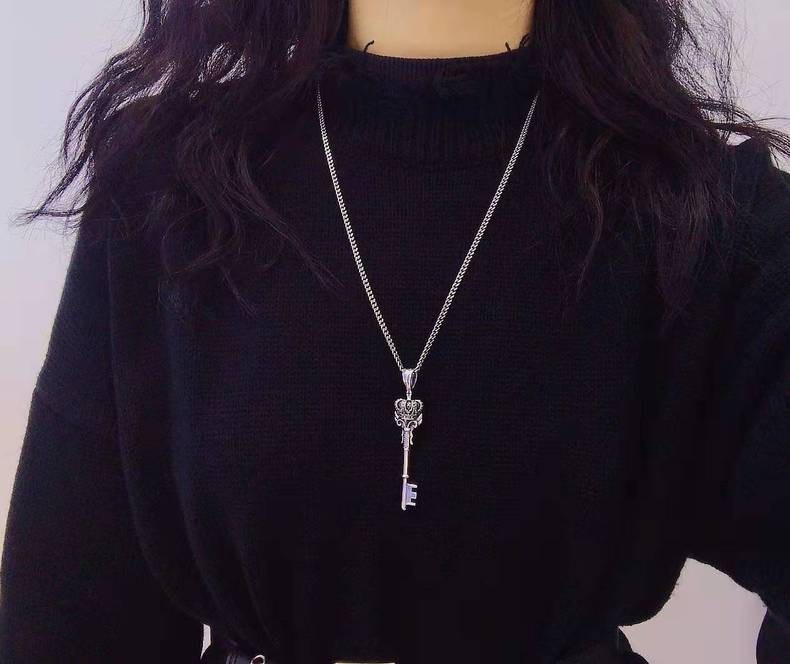 Crown Key Pendant Necklace Vintage Men's And Women's T-shirt