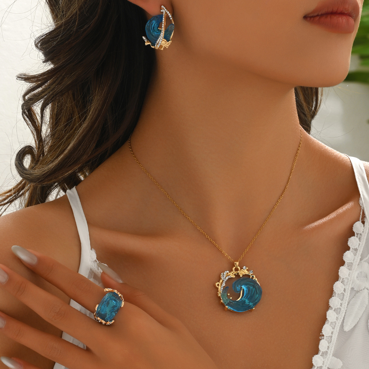 Buy Women's Clothing Online | Buy Trending Dresses for Women