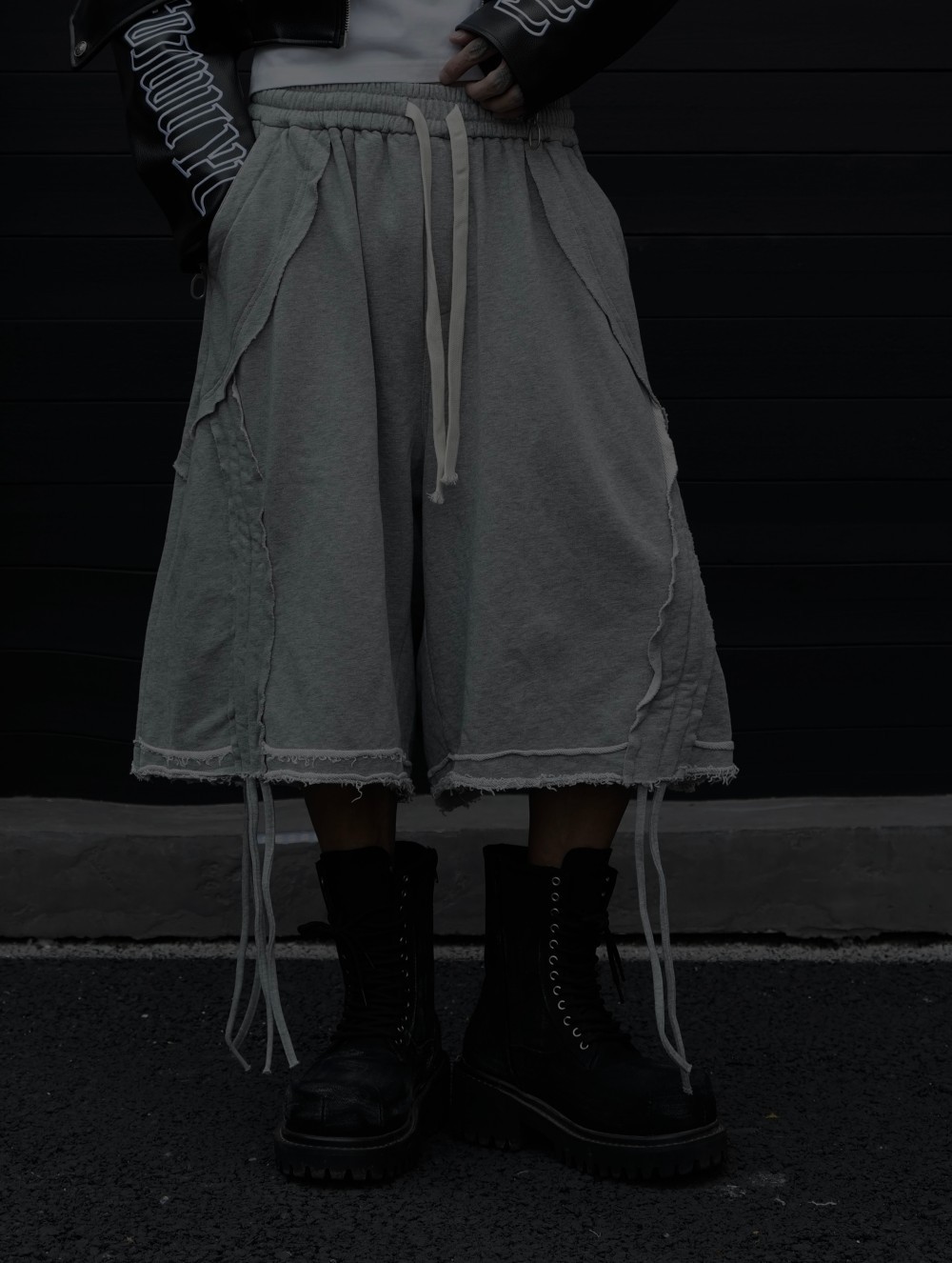 Heavy-weight Washed Loopback Casual Work Shorts With Raw Edges And Loose Wide Legs