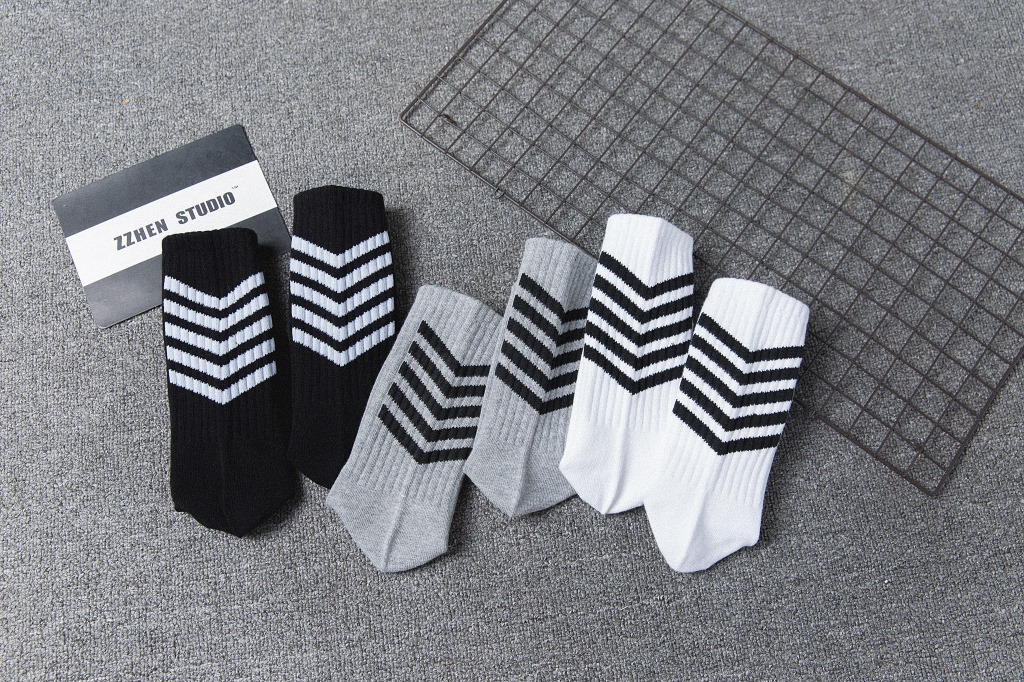 Title 4, Striped sports socks for enhanced performance a...