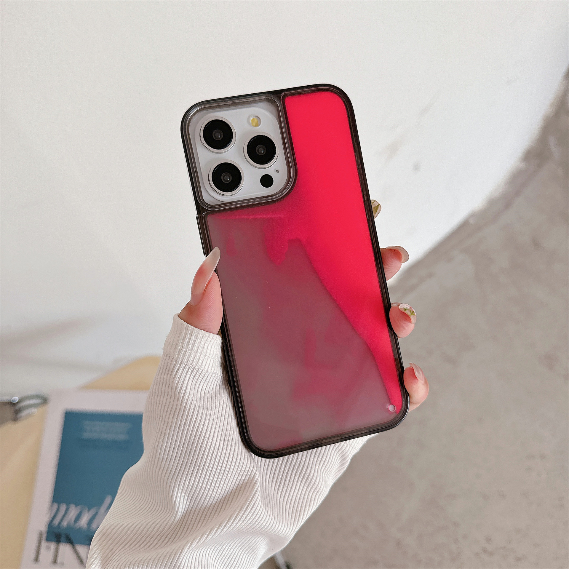 Luminous Quicksand Applicable Magnetic Suction Phone Case Soft Edge Hard Backboard Protective Cover