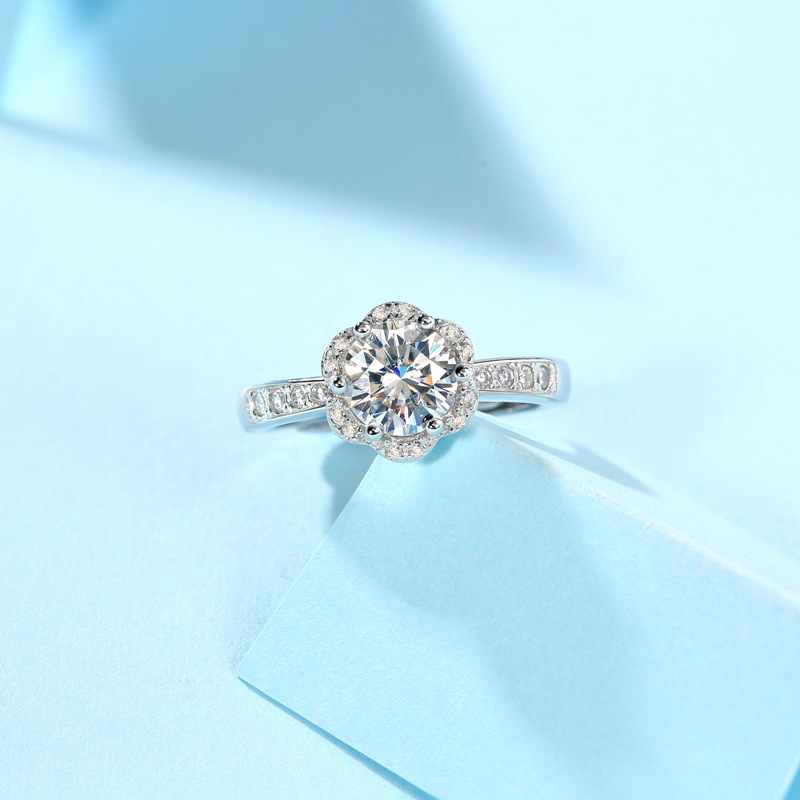 Moissanite Ring Full Of Flowers And Flowers With Open Mouth