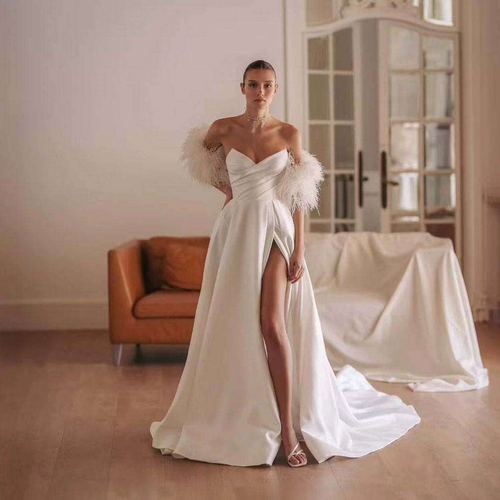 Retro French-style Bridal Light Wedding Dress Figure-hugging Satin Gown With A Slit