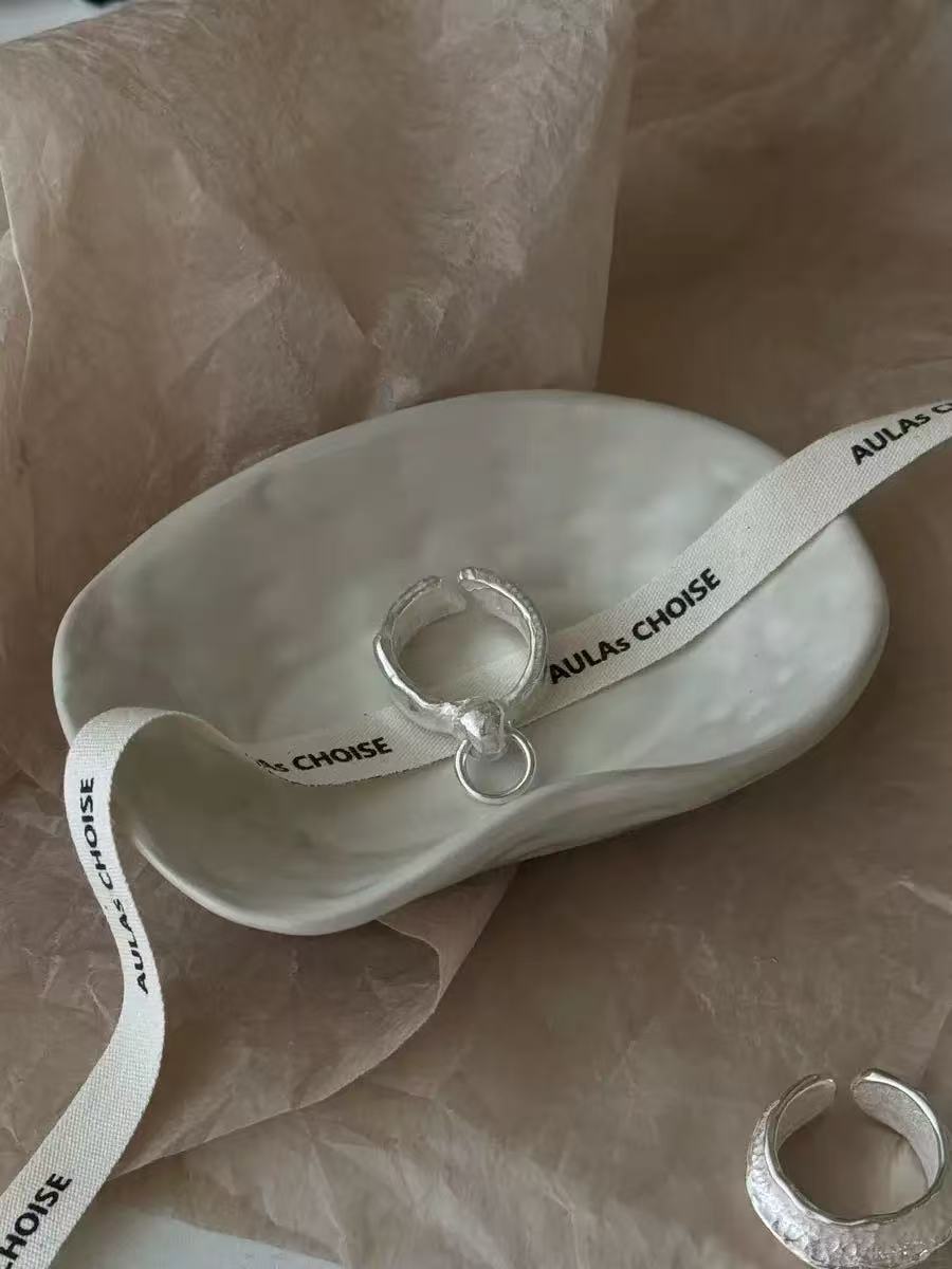 Light-luxury High-end Ring With A Niche Designer-inspired Design