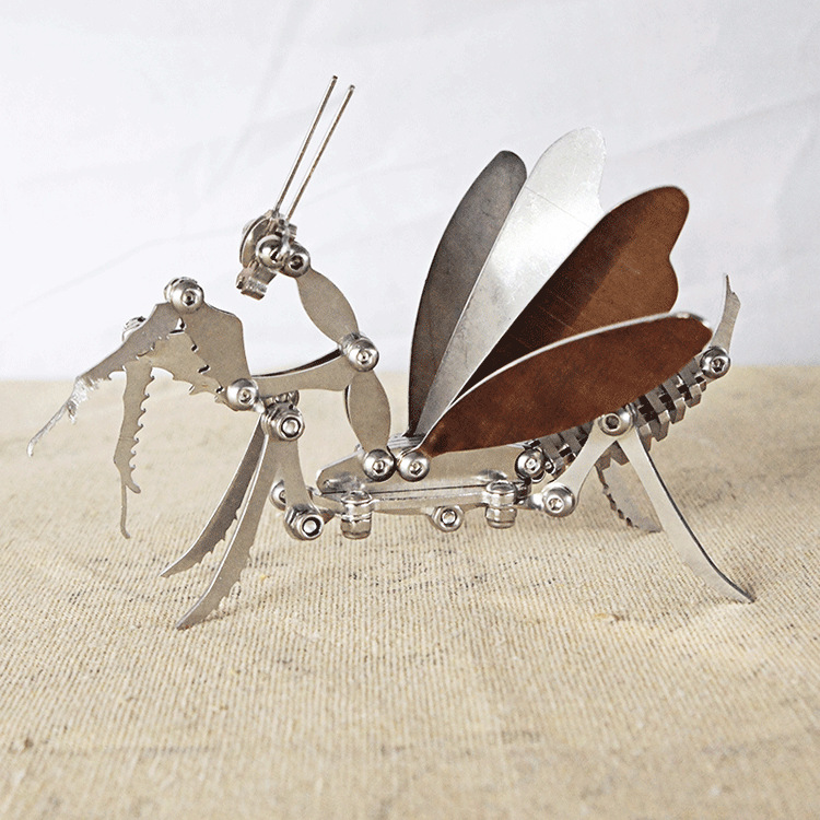 Foldable Metal Mantis Model Ornaments